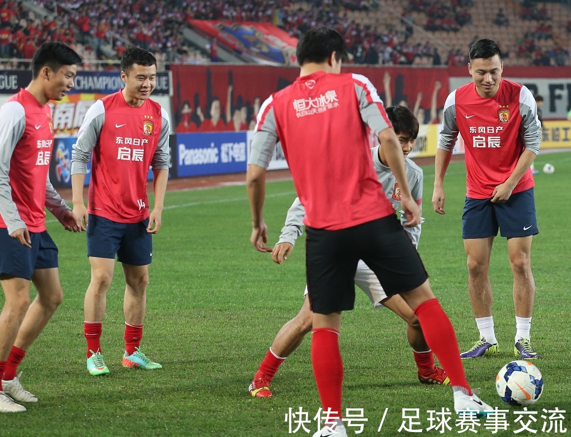 前四排位！申花比海港还稳定 从来没有跌过第四名！（稳居前四！申花稳定性压过海港，从未跌出第4位）