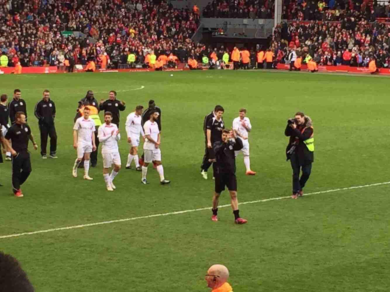 英超战报：蒂亚戈失绝平点，布莱顿2-1险胜布伦特福德（英超：蒂亚戈失点错失扳平，布莱顿2-1力克布伦特福德）