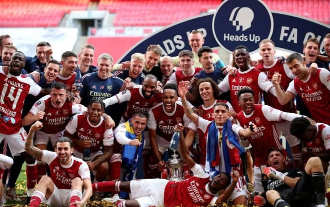 米体：邓弗里斯预计12月中旬回归；姆希塔良、达米安接近复出