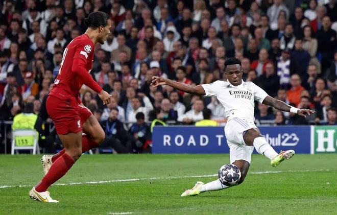 巴萨逆转取胜却迎来重磅伤情 全场最佳奥尔莫肩膀脱臼恐赛季报销