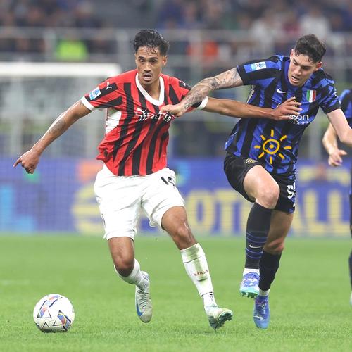 澳超半场：双方破门乏术，悉尼FC暂0-0墨尔本胜利（澳超半场：悉尼FC与墨尔本胜利互交白卷，比分暂为0-0）