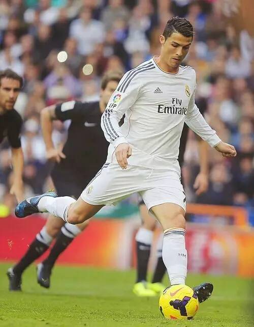 记者：曼联、切尔西、国米关注罗比尼奥之子