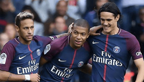 哈维-西蒙斯在切尔西官宣哈托评论区留言：我宝❤️