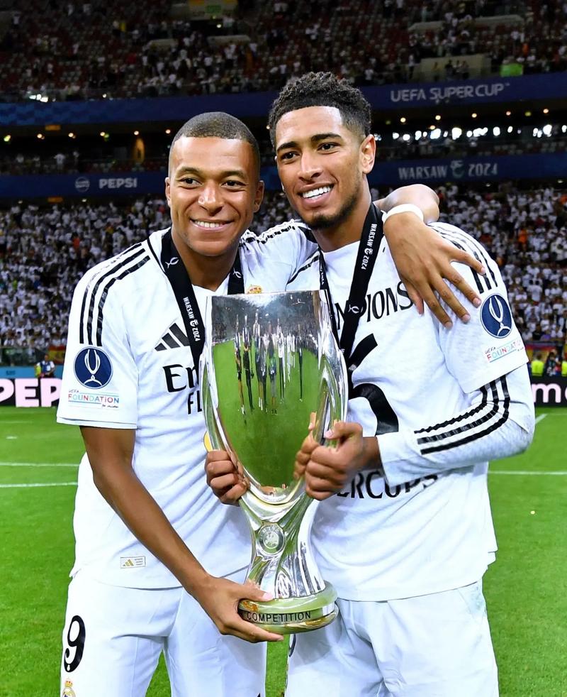 篮球NBA裁判承认关键球判罚存在问题