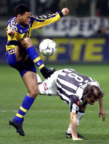 意甲媒体透露：米兰罗马寻锋目标不重合，米兰在关注佩莱格里诺，罗马想要齐尔克泽